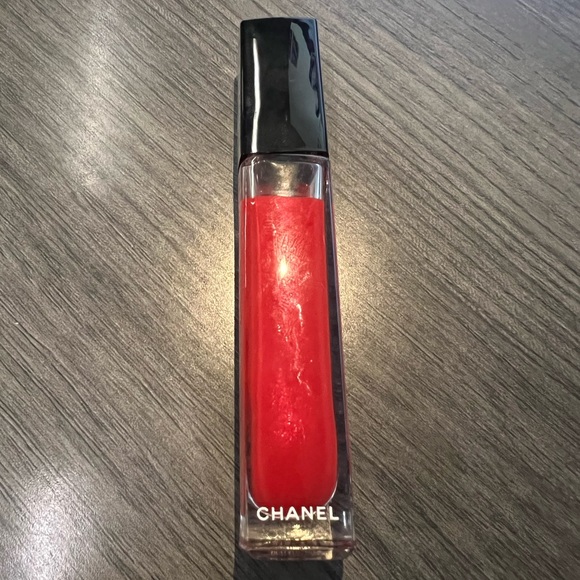 Chanel lipgloss - Picture 1 of 3
